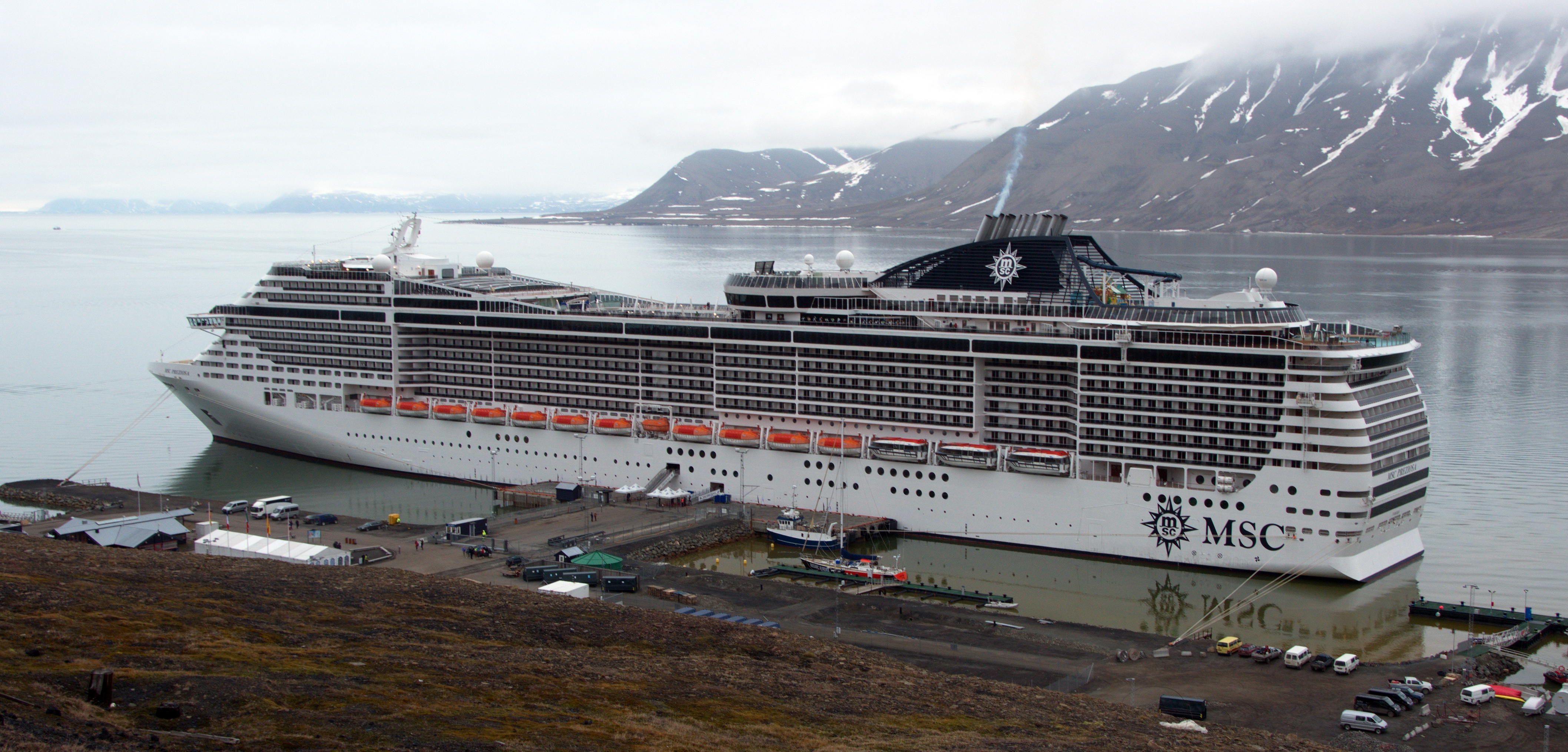 svalbard cruise ship