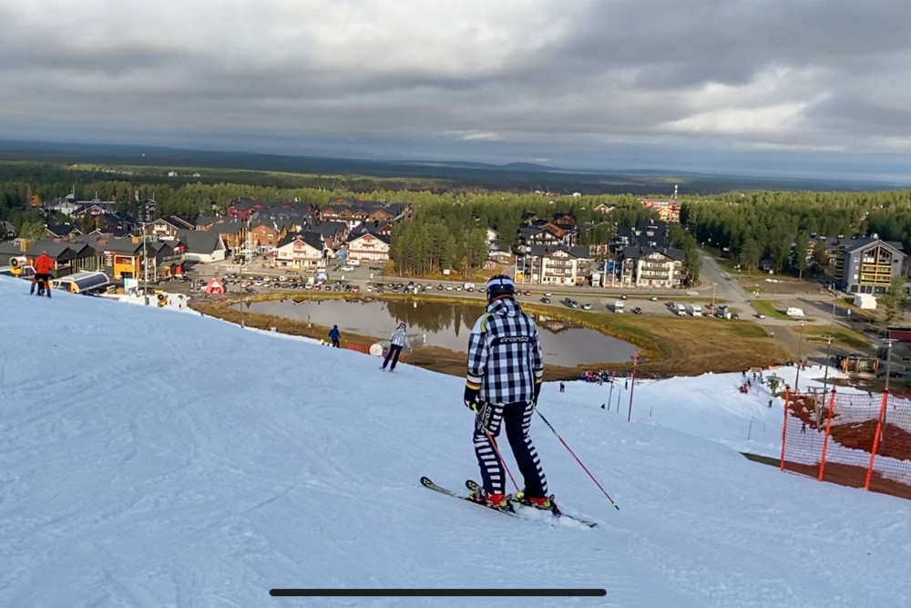 skadedyr at føre bestå With snow from last winter, Lapland sees record early ski season-opening |  The Independent Barents Observer