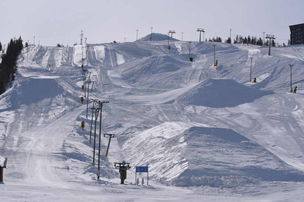 Corona closure triggers creative approach Levi ski-resort, preserves snow for record of next season | The Independent Barents Observer